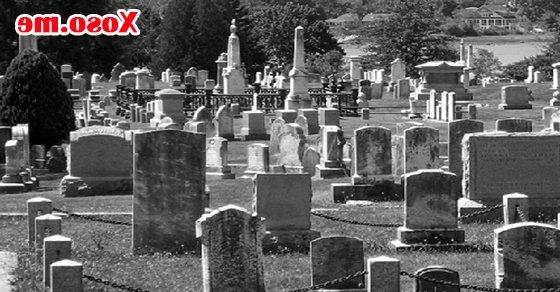Mơ thấy nghĩa địa – Giải mộng chiêm bao thấy nghĩa địa đánh con gì?